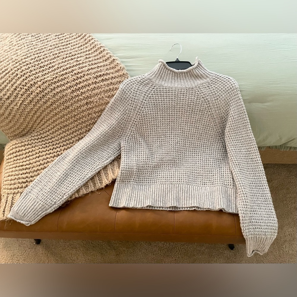 American Eagle Outfitters Women’s Mock Neck Sweater Heather Gray Size Small